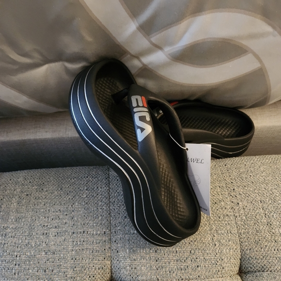Fila Black and Red PLATFORM Slide Sandals - Picture 4 of 5